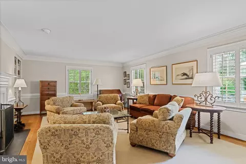 Living - 362 Pond View Rd, Devon, PA 19333 photo 2 of 6
