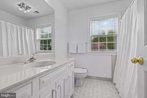 Bath - 362 Pond View Rd, Devon, PA 19333 photo 5 of 6
