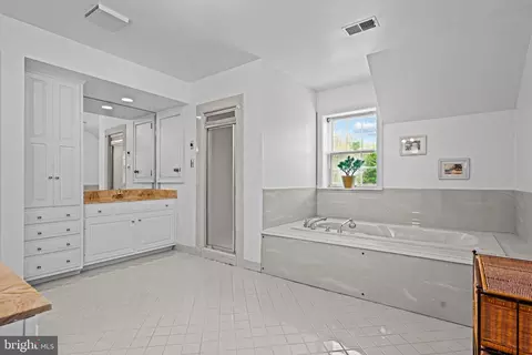 Bath - 362 Pond View Rd, Devon, PA 19333 photo 2 of 6