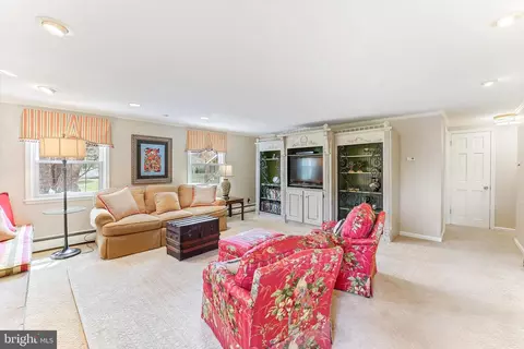 Living - 430 Heatherwood Ln, Devon, PA 19333 photo 6 of 9