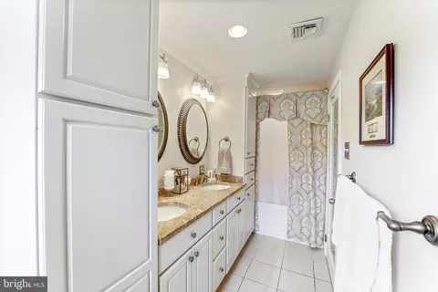 Bath - 430 Heatherwood Ln, Devon, PA 19333 photo 1 of 5