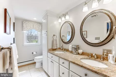 Bath - 430 Heatherwood Ln, Devon, PA 19333 photo 2 of 5