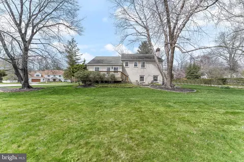 Exterior - 430 Heatherwood Ln, Devon, PA 19333 photo 5 of 6