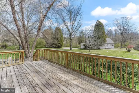 Exterior - 430 Heatherwood Ln, Devon, PA 19333 photo 4 of 6