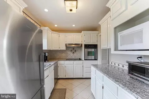 Kitchen - 430 Heatherwood Ln, Devon, PA 19333 photo 1 of 3