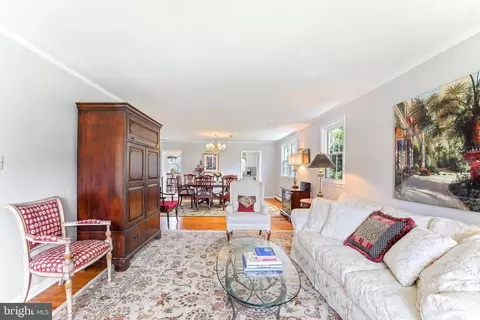 Living - 430 Heatherwood Ln, Devon, PA 19333 photo 2 of 9