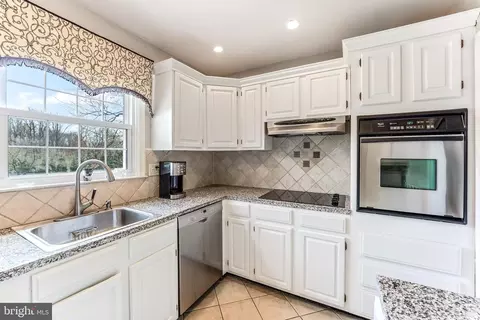 Kitchen - 430 Heatherwood Ln, Devon, PA 19333 photo 3 of 3