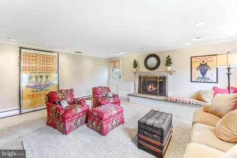 Living - 430 Heatherwood Ln, Devon, PA 19333 photo 7 of 9