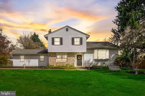 201 Kimber Dr, Phoenixville, PA 19460