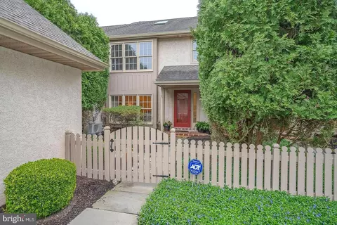406 Chandlee Dr, Berwyn, PA 19312