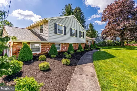 1042 Carolyn Dr, West Chester, PA 19382