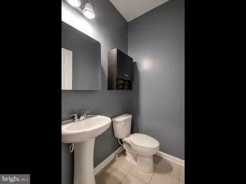 Bath - 10 Eagle Ln, Malvern, PA 19355 photo 1 of 4