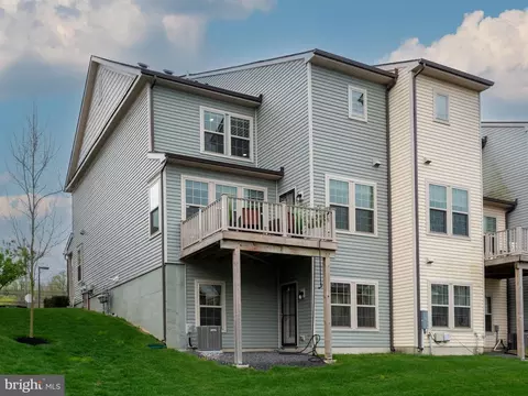Exterior - 10 Eagle Ln, Malvern, PA 19355 photo 4 of 5