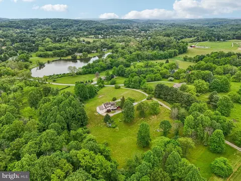 1736 Valley Ln, Chester Springs, PA 19425