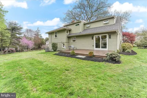 Exterior - 1027 Townsend Cir, Wayne, PA 19087 photo 7 of 9