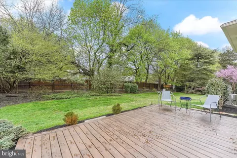 Exterior - 1027 Townsend Cir, Wayne, PA 19087 photo 4 of 9