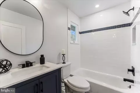 Bath - 1027 Townsend Cir, Wayne, PA 19087 photo 6 of 7