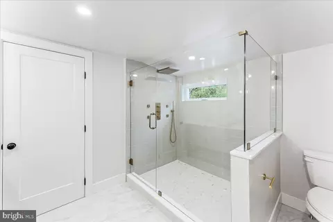 Bath - 1027 Townsend Cir, Wayne, PA 19087 photo 2 of 7