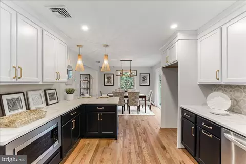 Kitchen - 1027 Townsend Cir, Wayne, PA 19087 photo 2 of 5