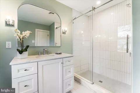 Bath - 1027 Townsend Cir, Wayne, PA 19087 photo 5 of 7