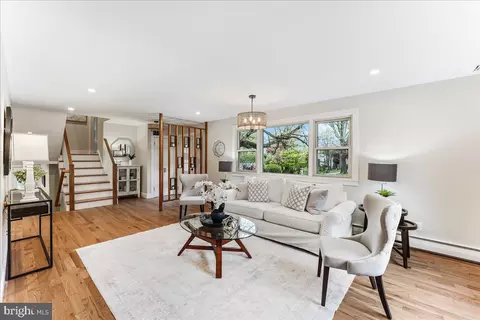Living - 1027 Townsend Cir, Wayne, PA 19087 photo 1 of 6