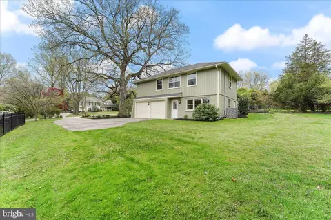 Exterior - 1027 Townsend Cir, Wayne, PA 19087 photo 6 of 9