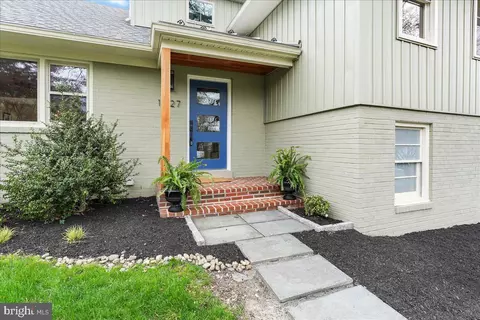 Exterior - 1027 Townsend Cir, Wayne, PA 19087 photo 2 of 9