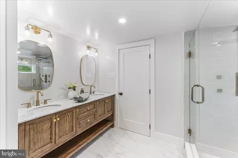 Bath - 1027 Townsend Cir, Wayne, PA 19087 photo 3 of 7