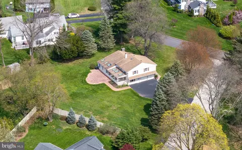132 Hillside Rd, Wayne, PA 19087