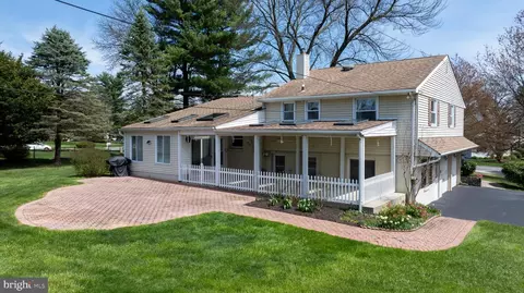 Exterior - 132 Hillside Rd, Wayne, PA 19087 photo 6 of 13