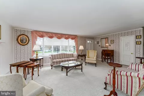 Living - 132 Hillside Rd, Wayne, PA 19087 photo 1 of 3