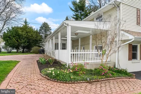 Exterior - 132 Hillside Rd, Wayne, PA 19087 photo 5 of 13