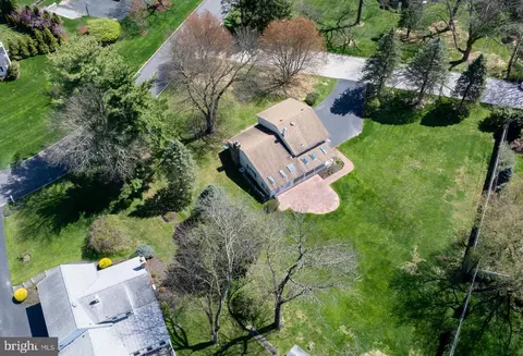 Exterior - 132 Hillside Rd, Wayne, PA 19087 photo 12 of 13