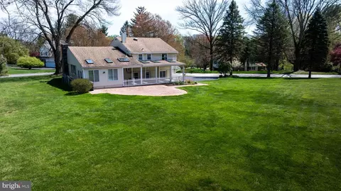 Exterior - 132 Hillside Rd, Wayne, PA 19087 photo 7 of 13