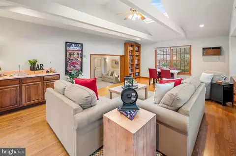 Living - 371 Devonshire Rd, Devon, PA 19333 photo 11 of 11