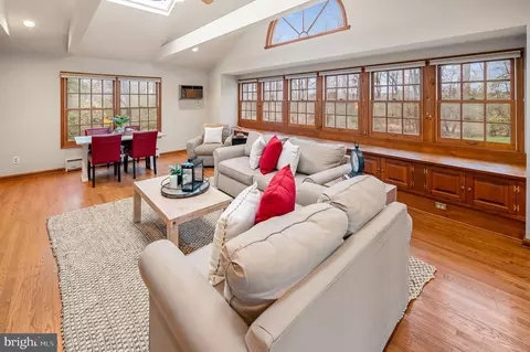 Living - 371 Devonshire Rd, Devon, PA 19333 photo 10 of 11