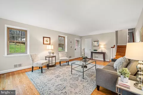 Living - 371 Devonshire Rd, Devon, PA 19333 photo 3 of 11