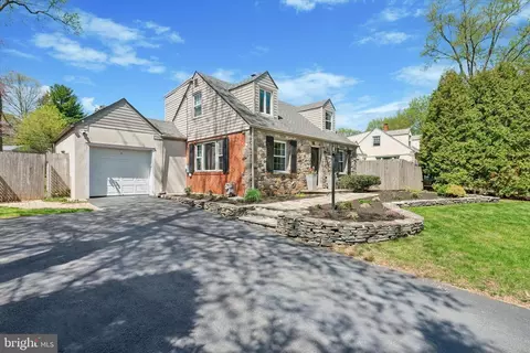 Exterior - 360 Old Eagle School Rd, Wayne, PA 19087 photo 9 of 11