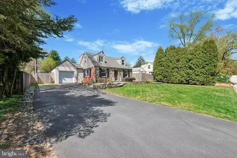 Exterior - 360 Old Eagle School Rd, Wayne, PA 19087 photo 3 of 11