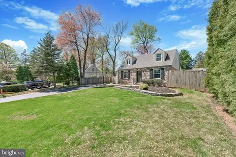 Exterior - 360 Old Eagle School Rd, Wayne, PA 19087 photo 8 of 11