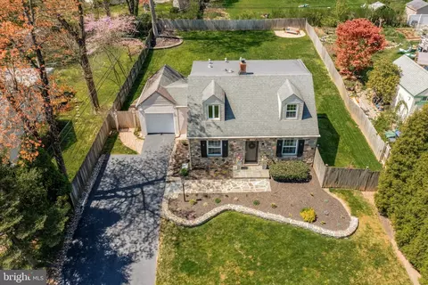 Exterior - 360 Old Eagle School Rd, Wayne, PA 19087 photo 7 of 11