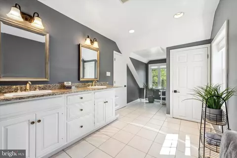Bath - 360 Old Eagle School Rd, Wayne, PA 19087 photo 1 of 3