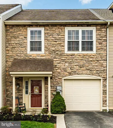 144 Red Oak Ct, Honey Brook, PA 19344
