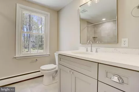 Bath - 21 Summit Rd, Malvern, PA 19355 photo 4 of 5