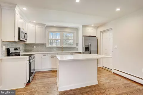 Kitchen - 21 Summit Rd, Malvern, PA 19355 photo 4 of 5