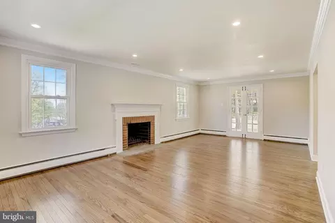 Living - 21 Summit Rd, Malvern, PA 19355 photo 2 of 3