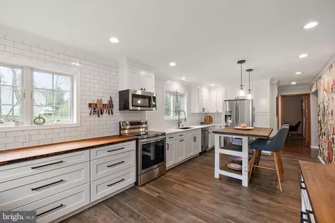 2 Raleigh Dr, Downingtown, PA 19335
