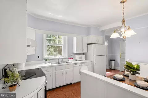 Kitchen - 550 Dorset Rd, Devon, PA 19333 photo 4 of 5