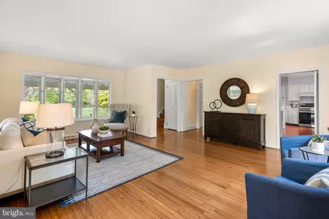 Living - 550 Dorset Rd, Devon, PA 19333 photo 2 of 8