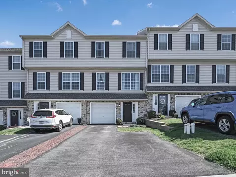 114 Lukens Mill Dr, Coatesville, PA 19320